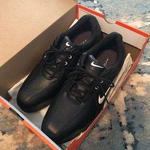 Men’s Nike golf shoes, 11.5